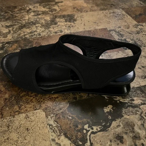 Stuart Weitzman sandal low skip on wedge Black Womans Sz 7 - Picture 2 of 7